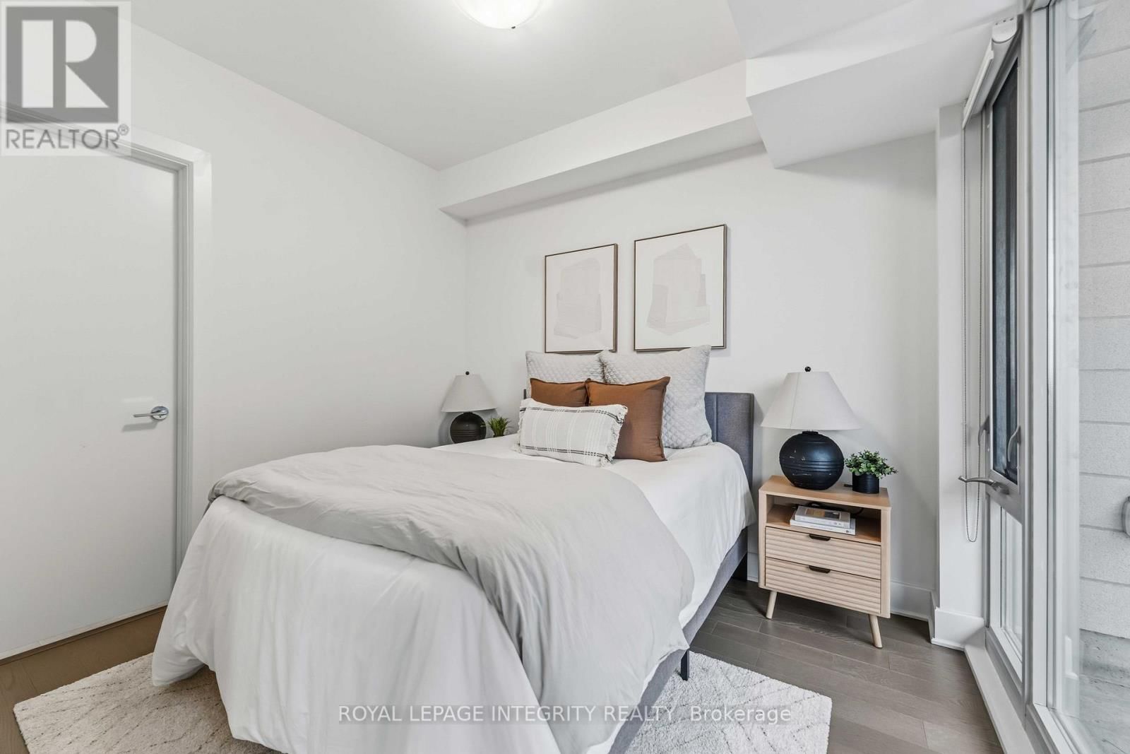 1007 - 255 BAY STREET Image 13