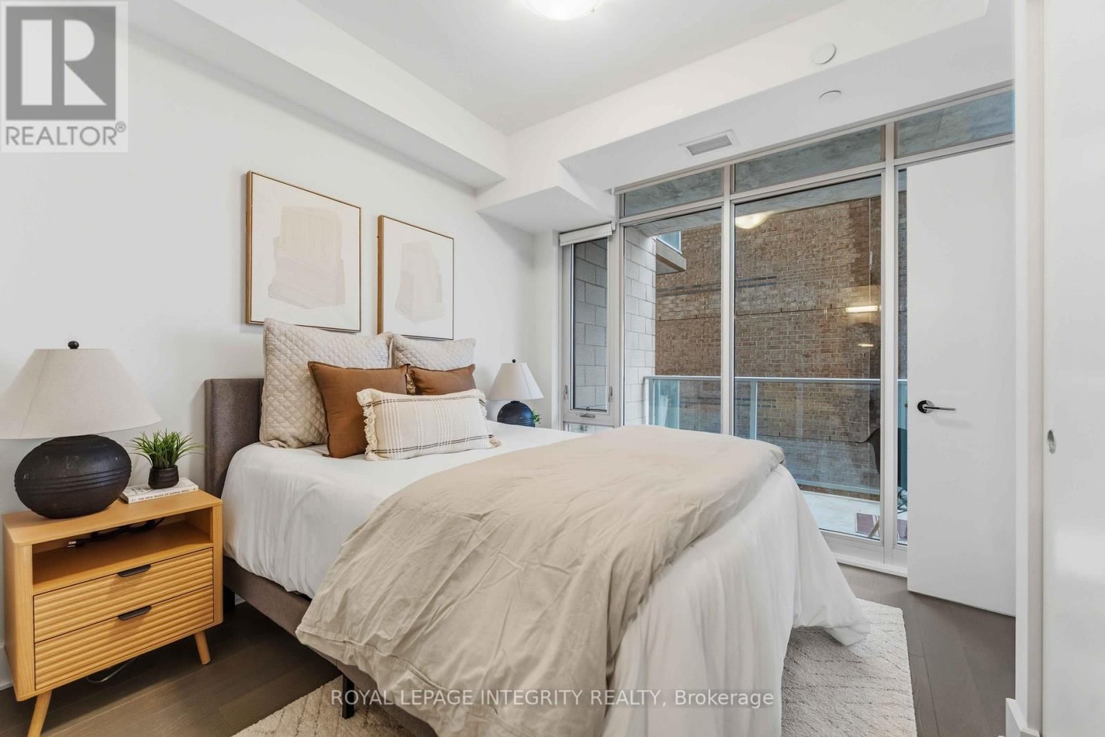 1007 - 255 BAY STREET Image 15