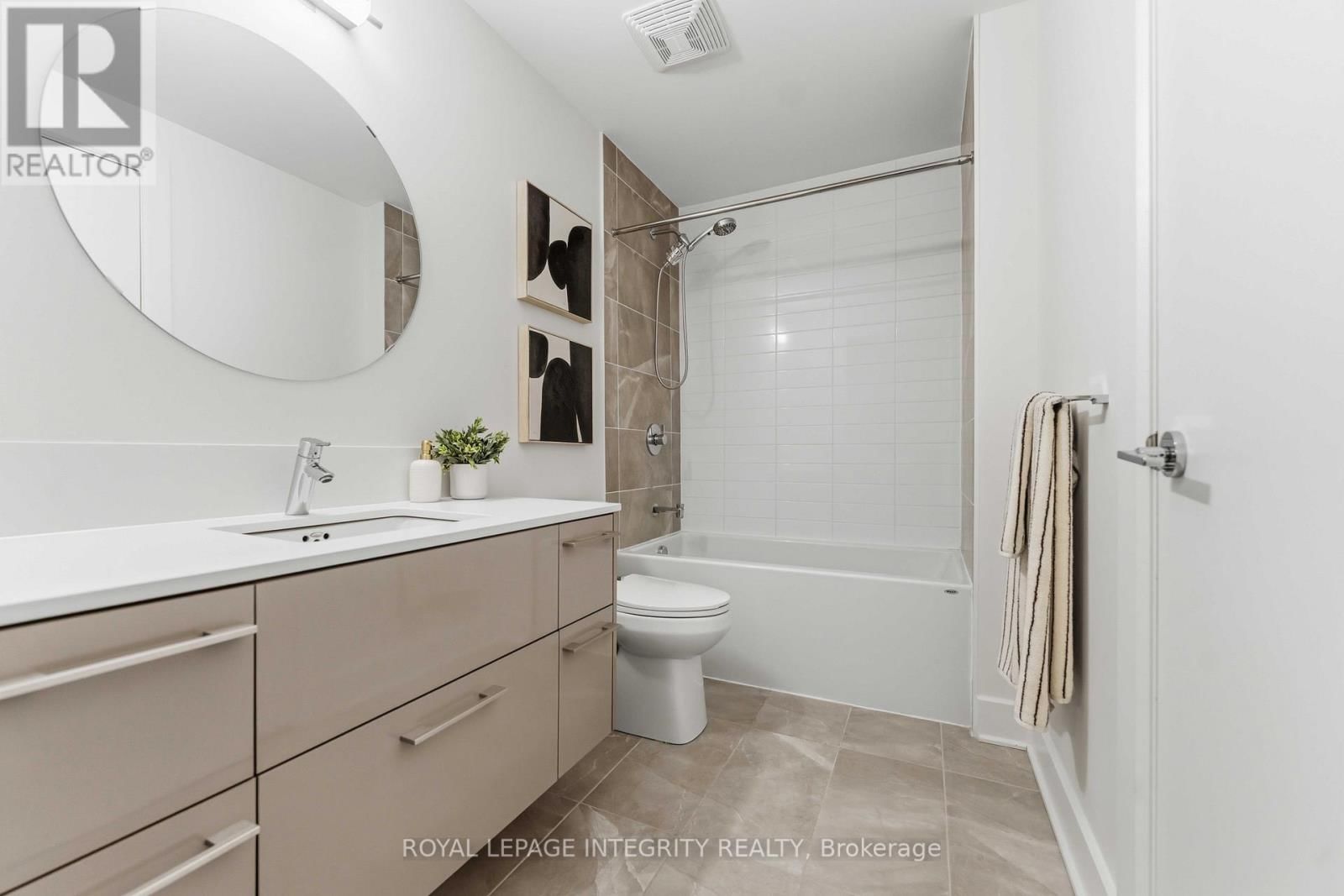 1007 - 255 BAY STREET Image 16