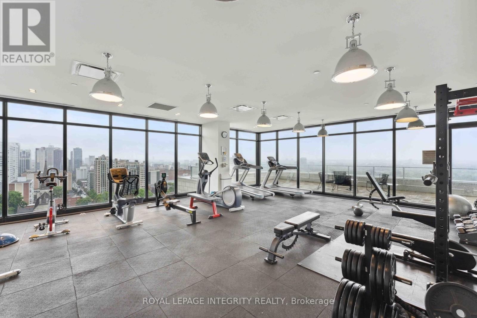 1007 - 255 BAY STREET Image 21