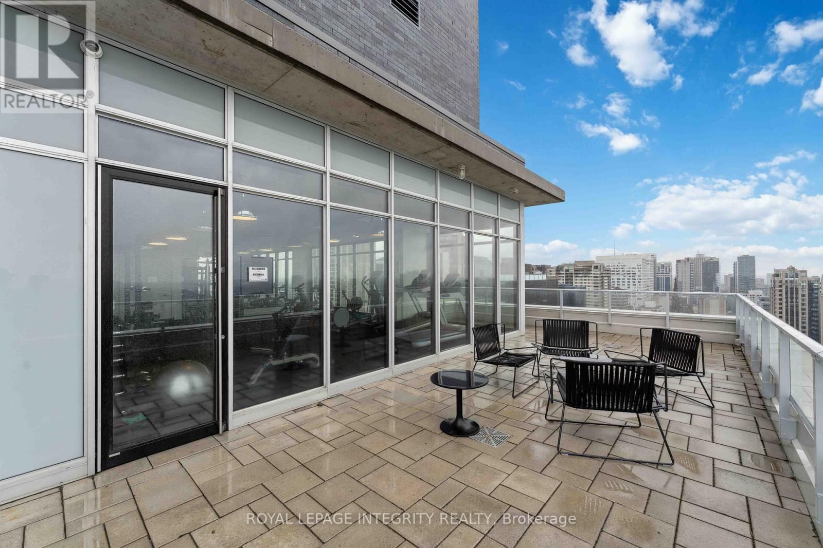 1007 - 255 BAY STREET Image 23