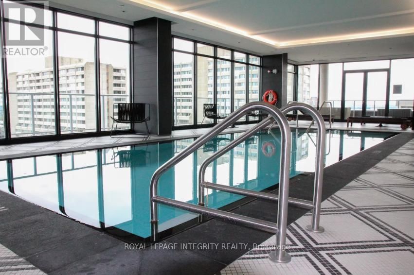 1007 - 255 BAY STREET Image 25