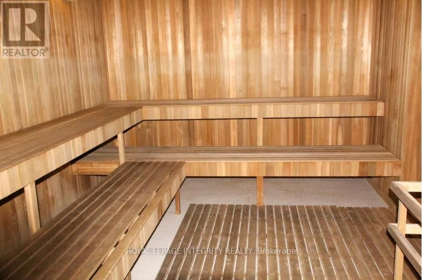 1007 - 255 BAY STREET Image 26