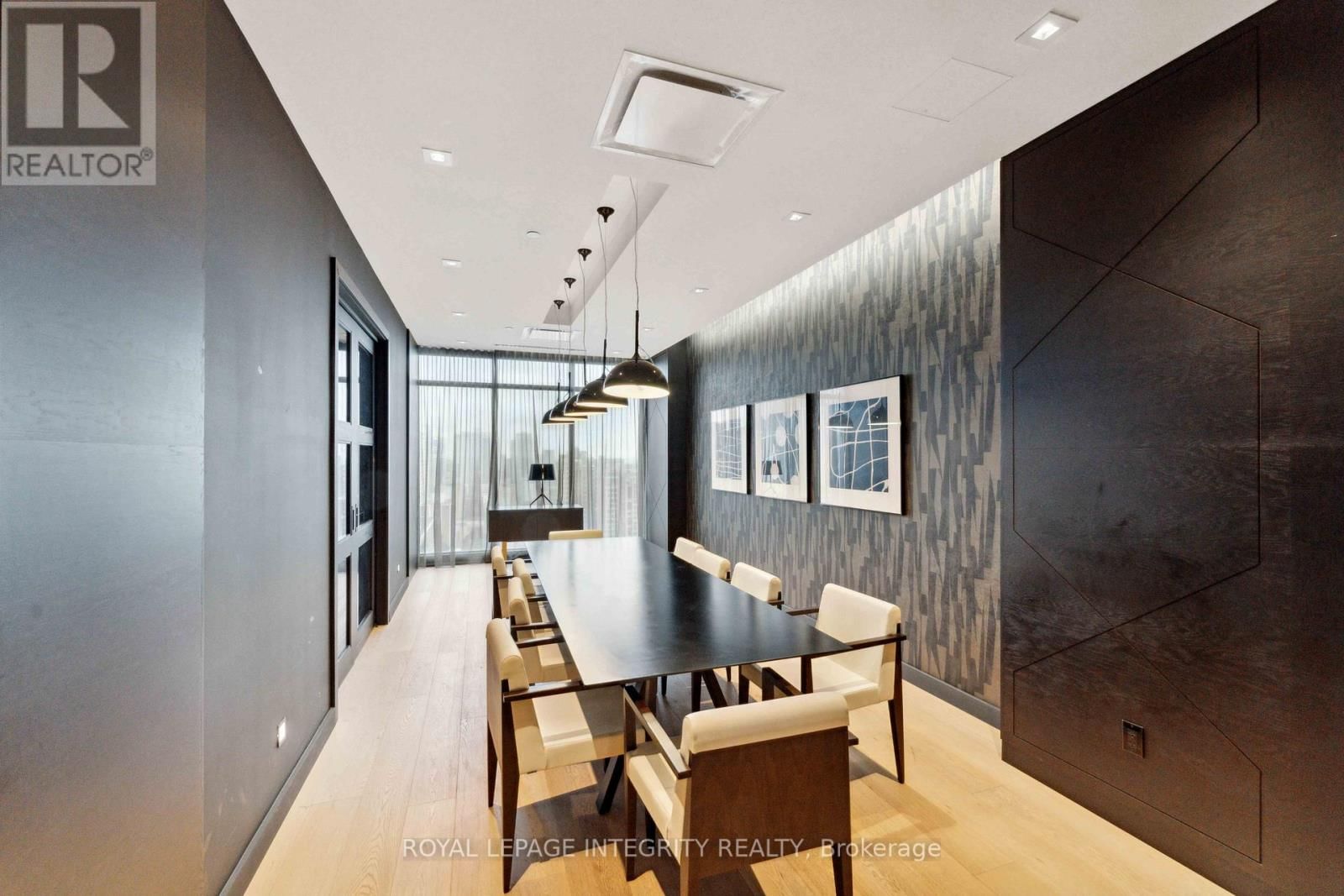 1007 - 255 BAY STREET Image 30