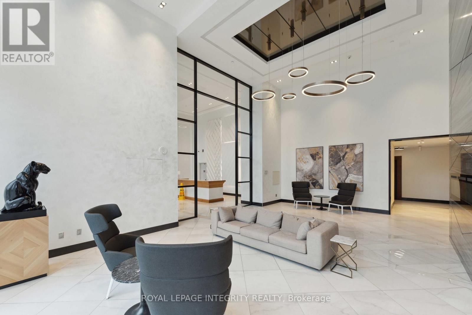 1007 - 255 BAY STREET Image 33