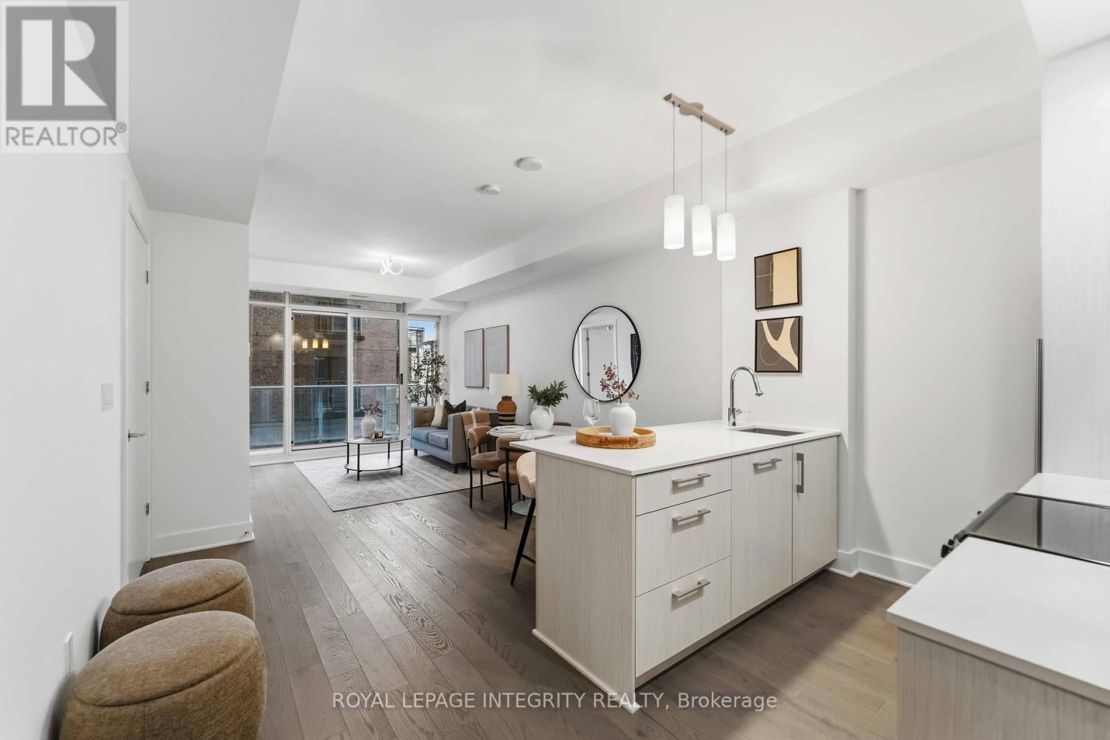 1007 - 255 BAY STREET Image 7