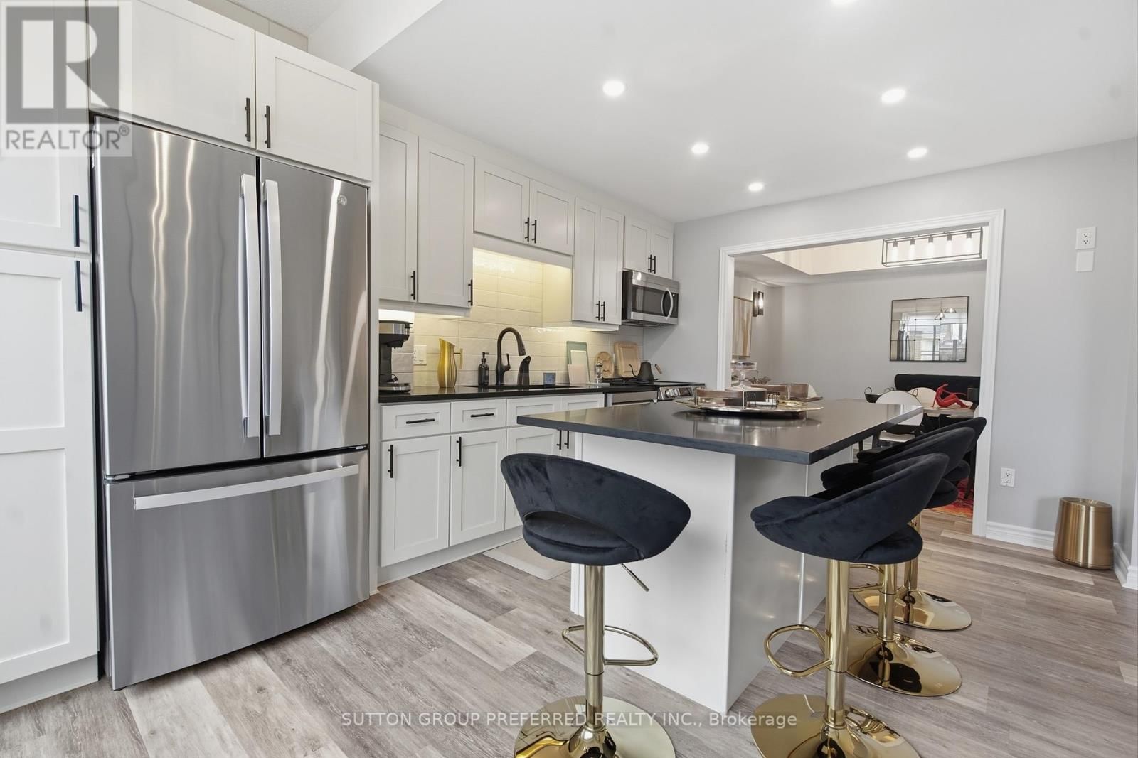 310 - 250 SYDENHAM STREET Image 16