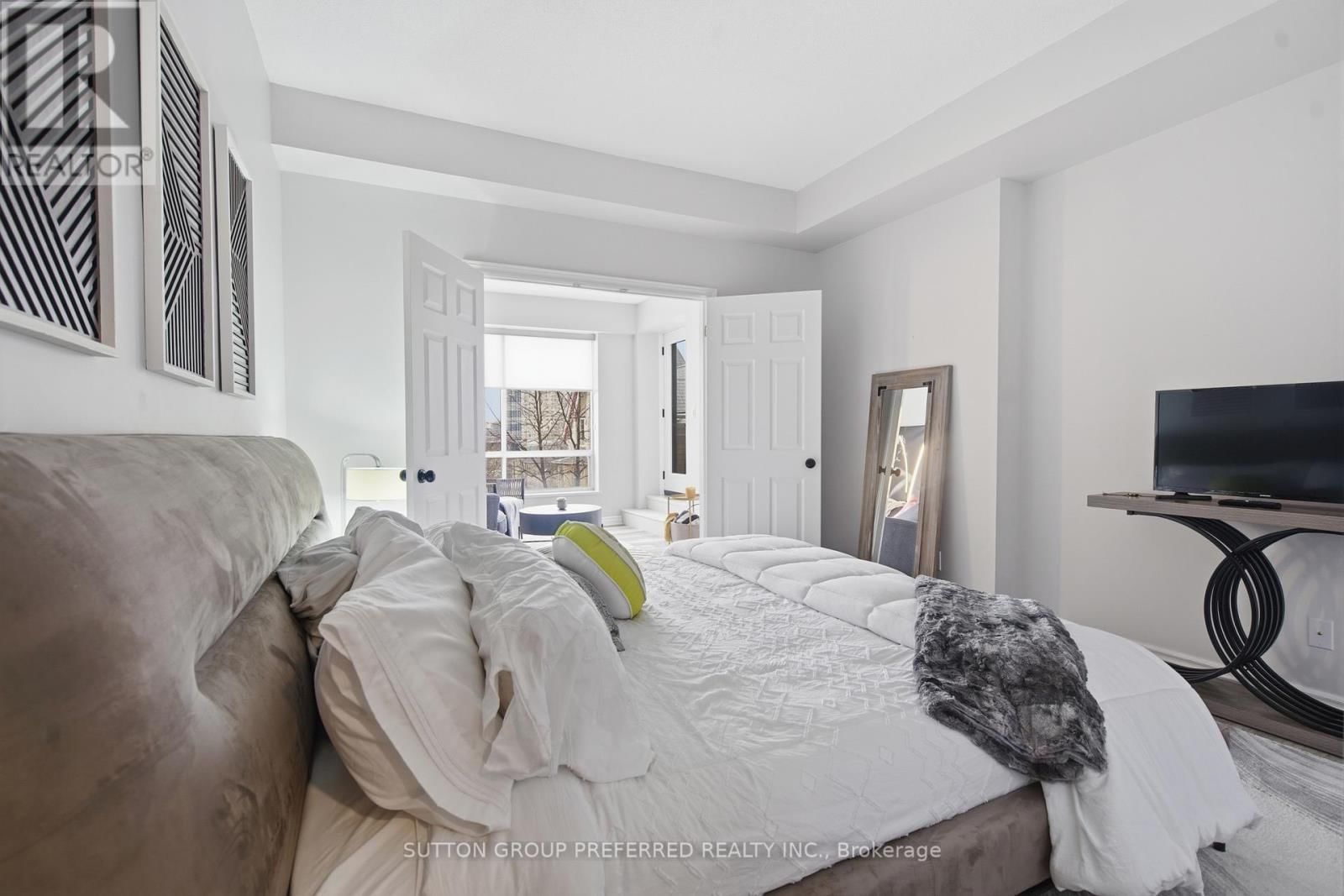 310 - 250 SYDENHAM STREET Image 25