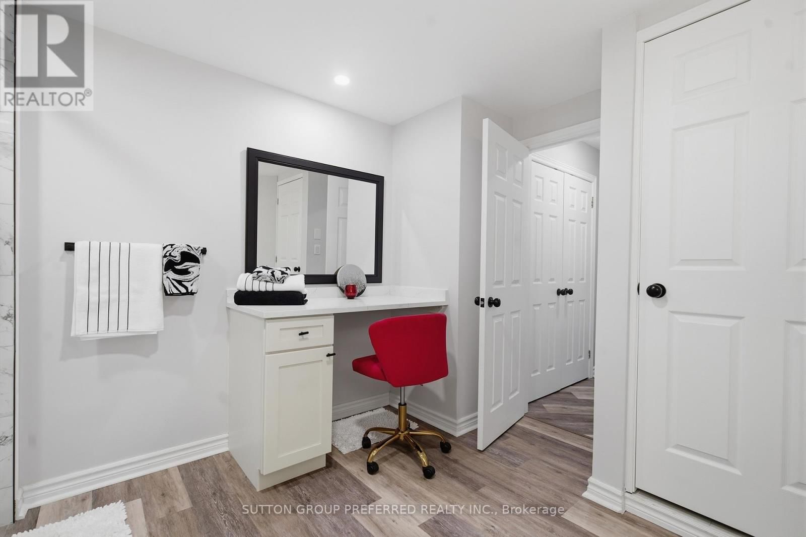 310 - 250 SYDENHAM STREET Image 34