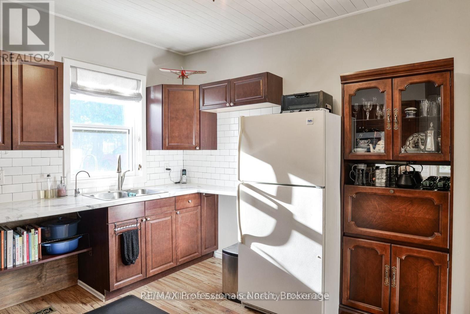 14 EDWARD STREET Image 15