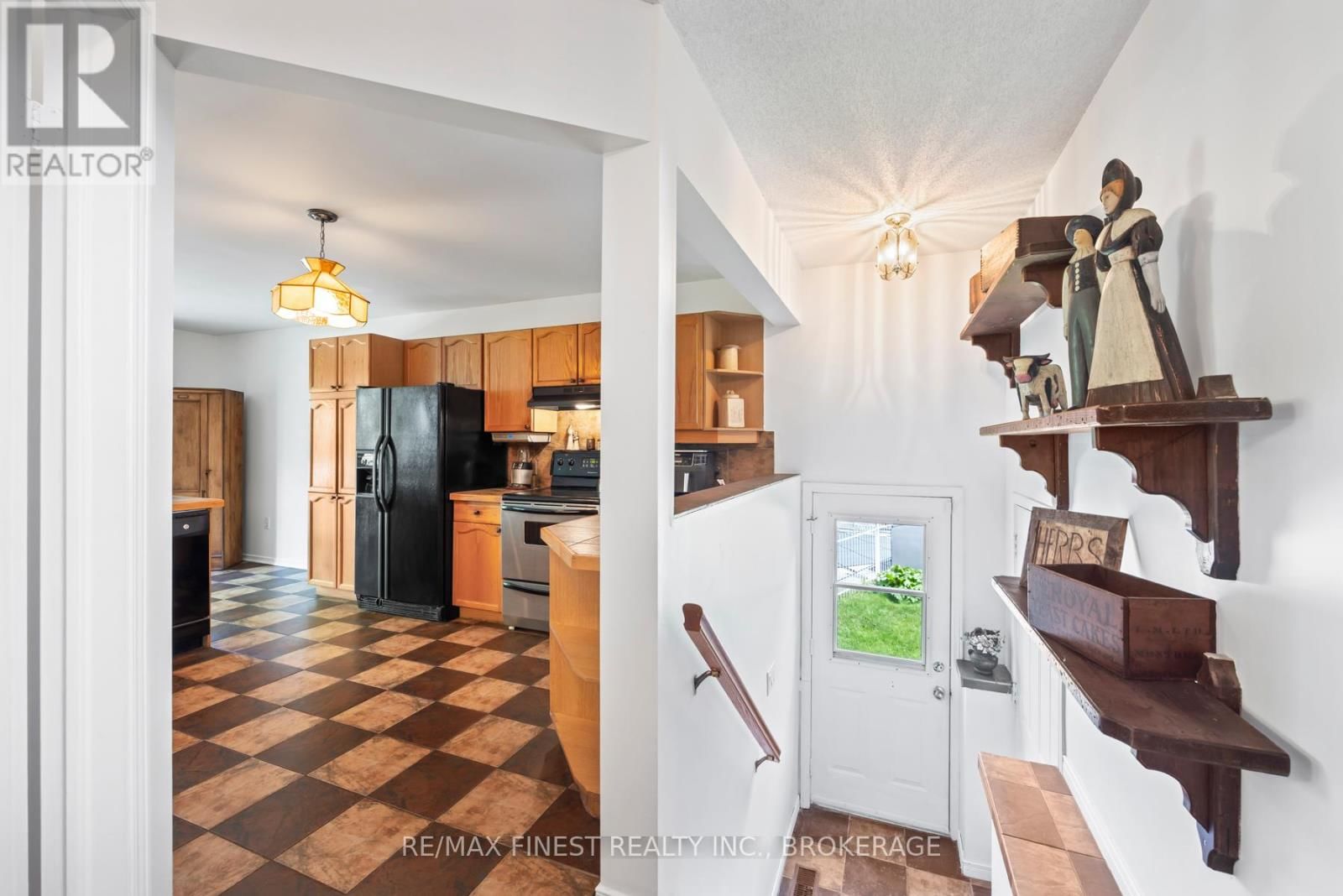 941 MALVERN TERRACE Image 13