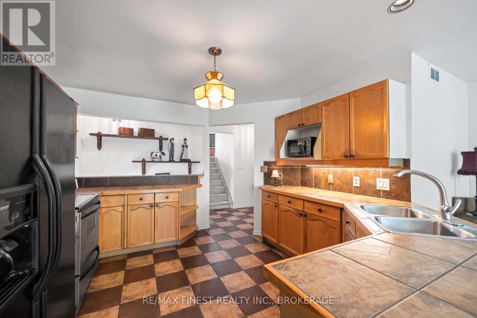 941 MALVERN TERRACE Image 16