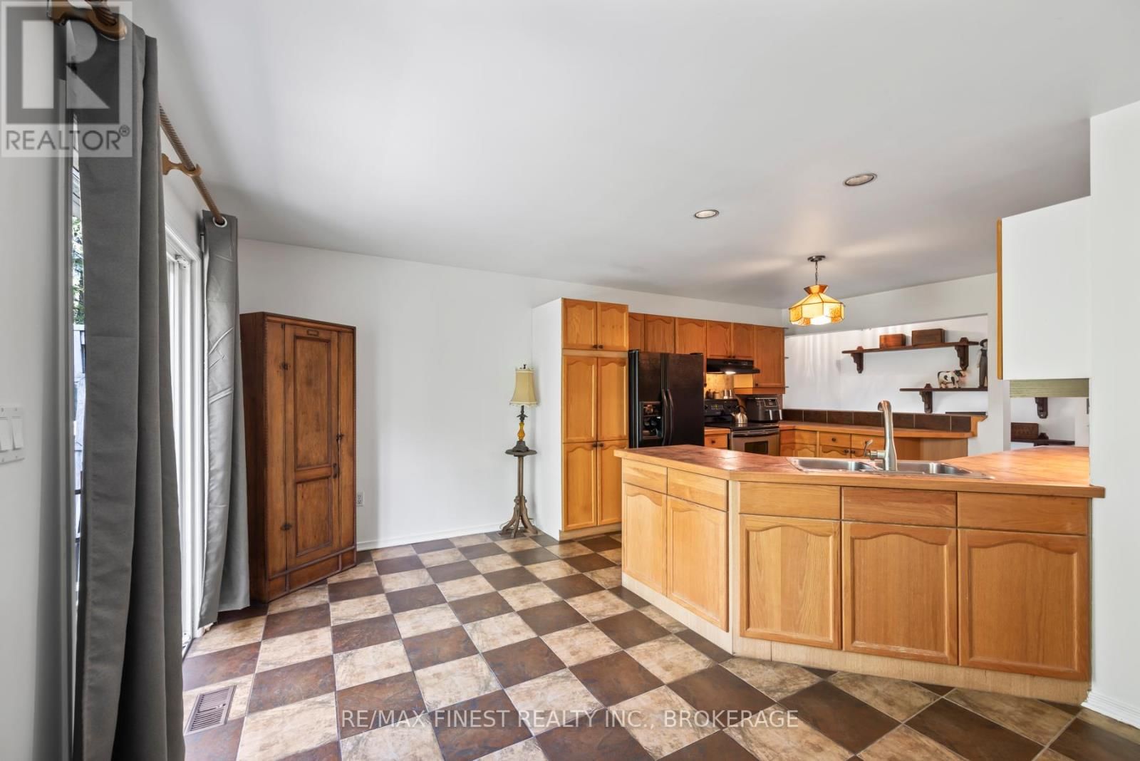 941 MALVERN TERRACE Image 17