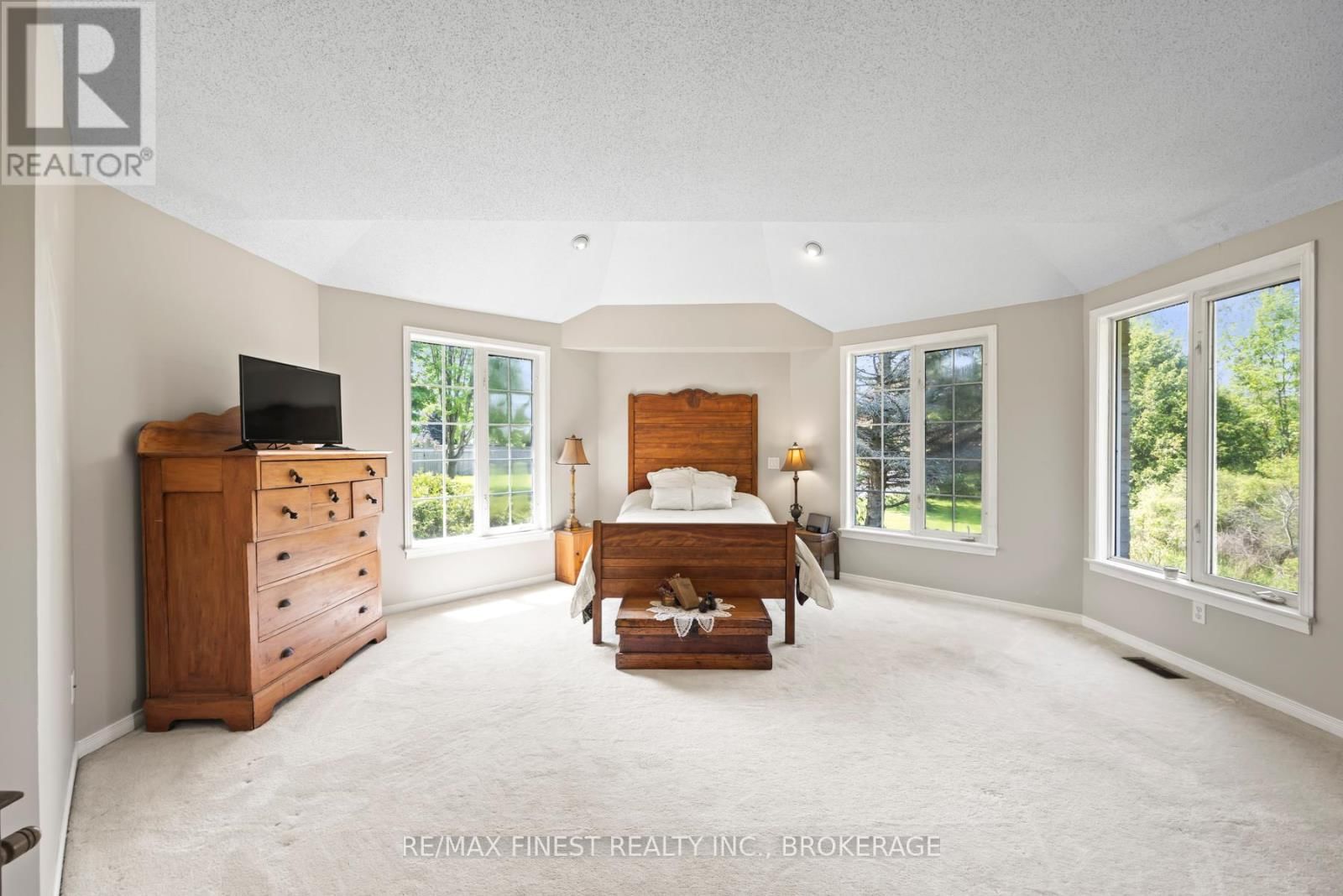 941 MALVERN TERRACE Image 19