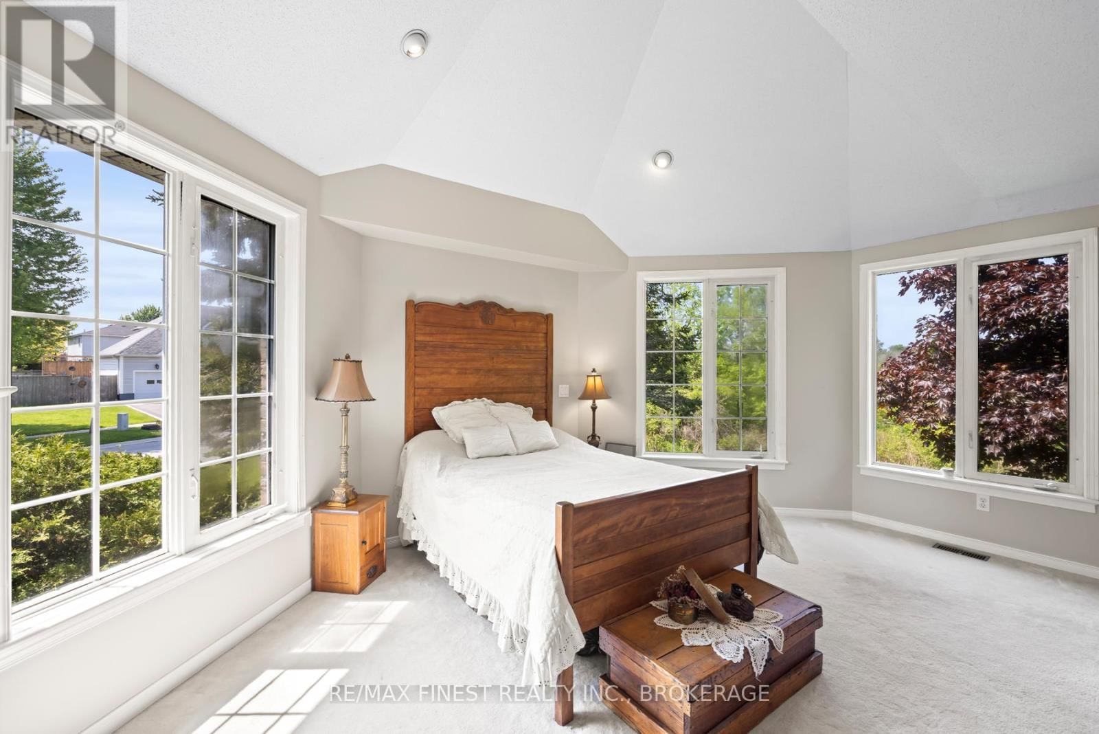 941 MALVERN TERRACE Image 20