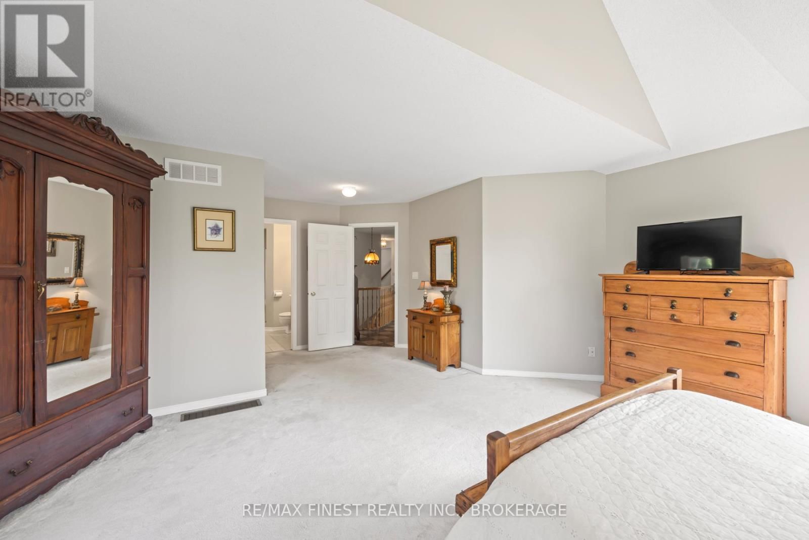 941 MALVERN TERRACE Image 21