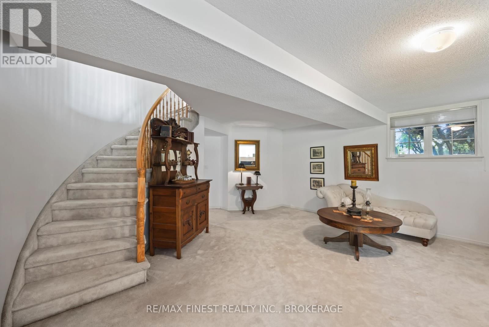 941 MALVERN TERRACE Image 27