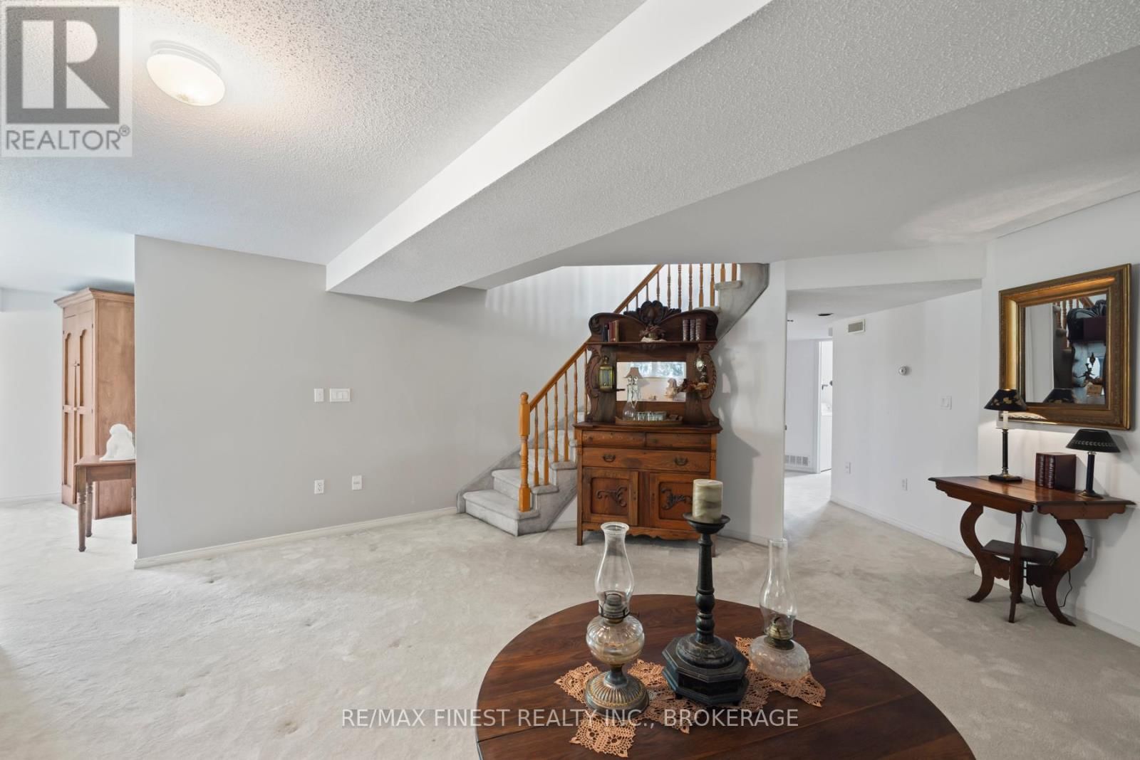 941 MALVERN TERRACE Image 29