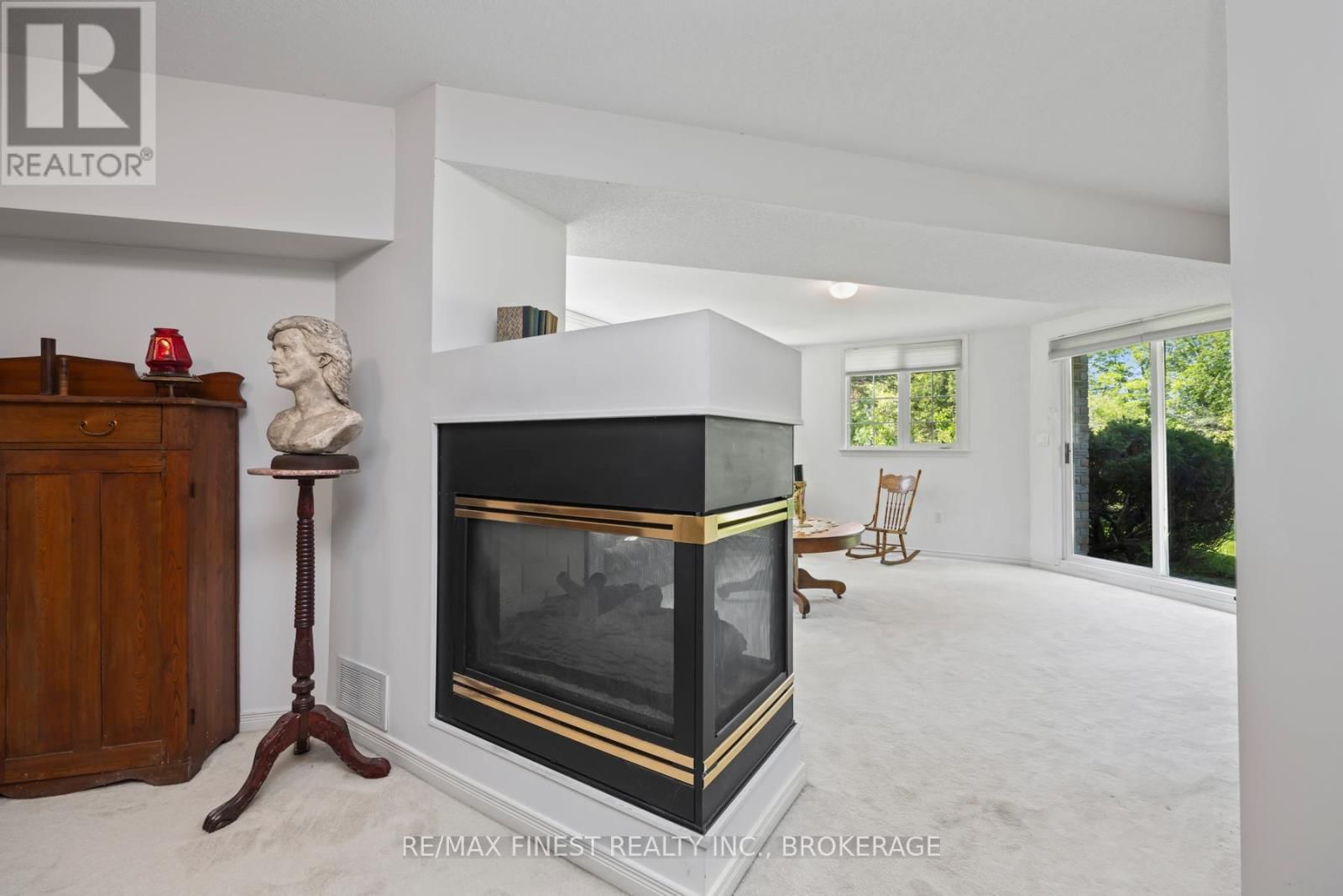 941 MALVERN TERRACE Image 30