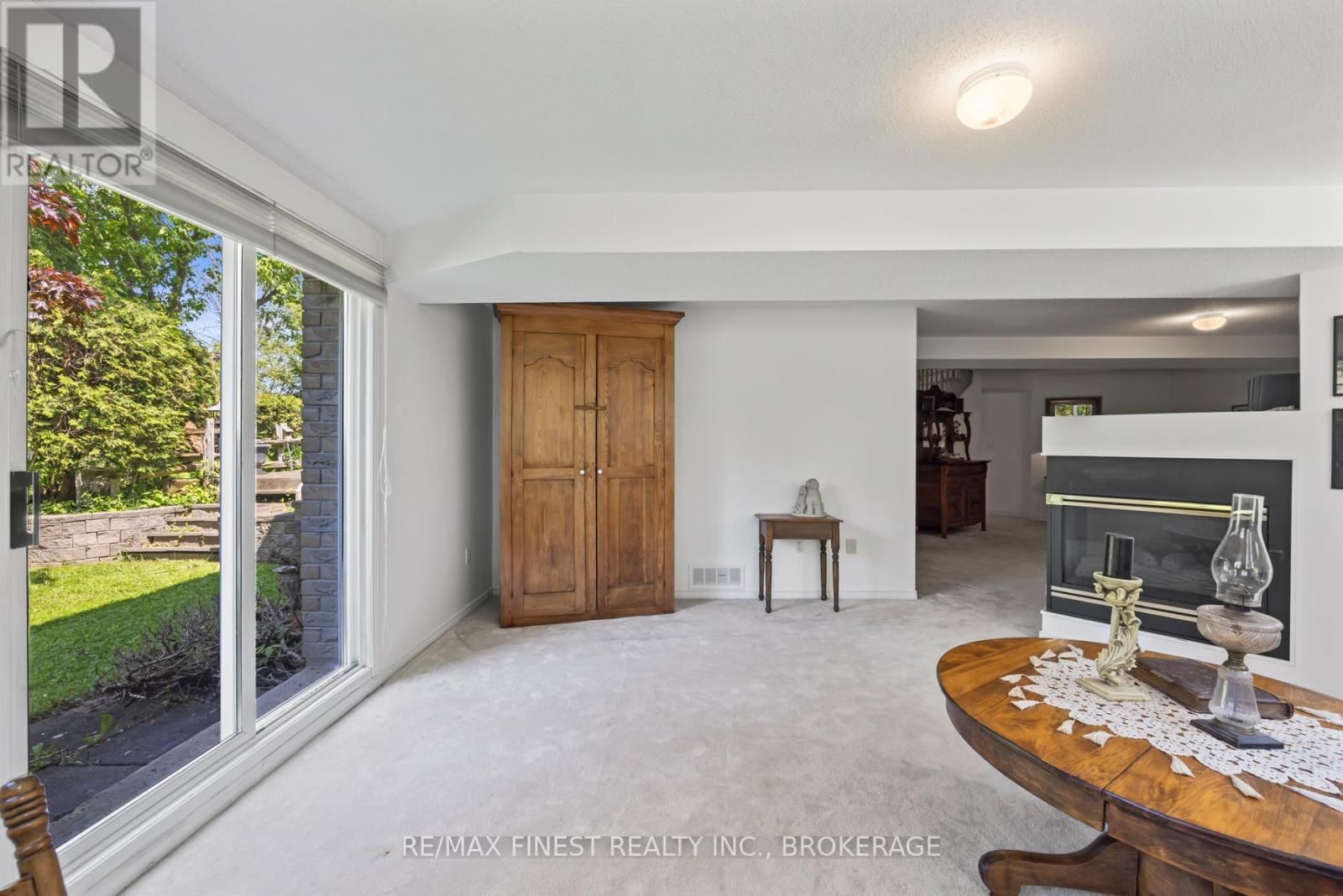 941 MALVERN TERRACE Image 32