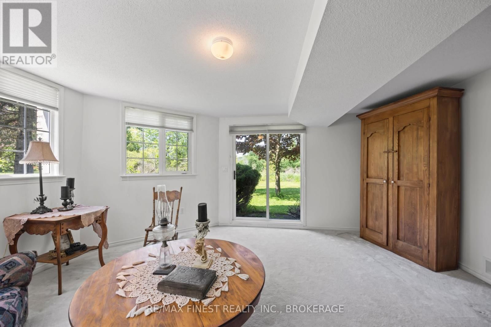 941 MALVERN TERRACE Image 33