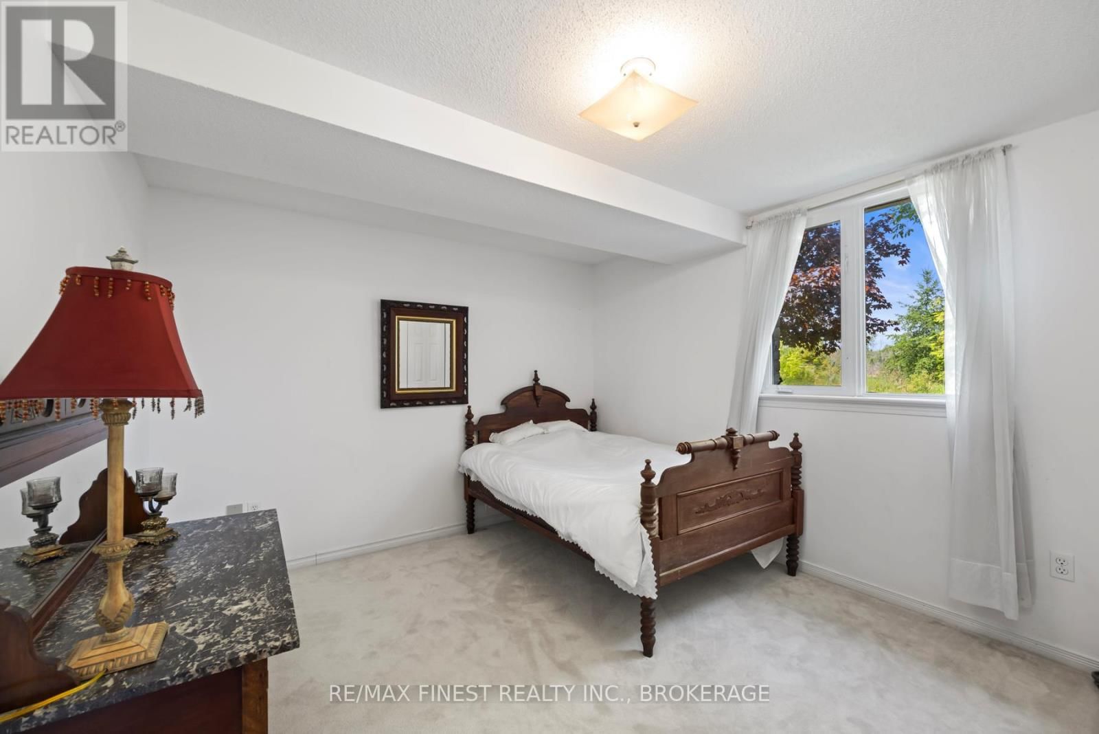 941 MALVERN TERRACE Image 34