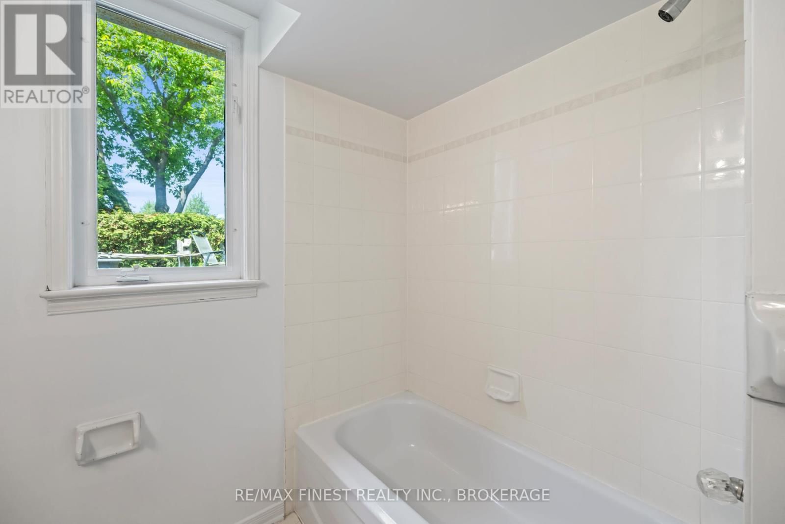 941 MALVERN TERRACE Image 37