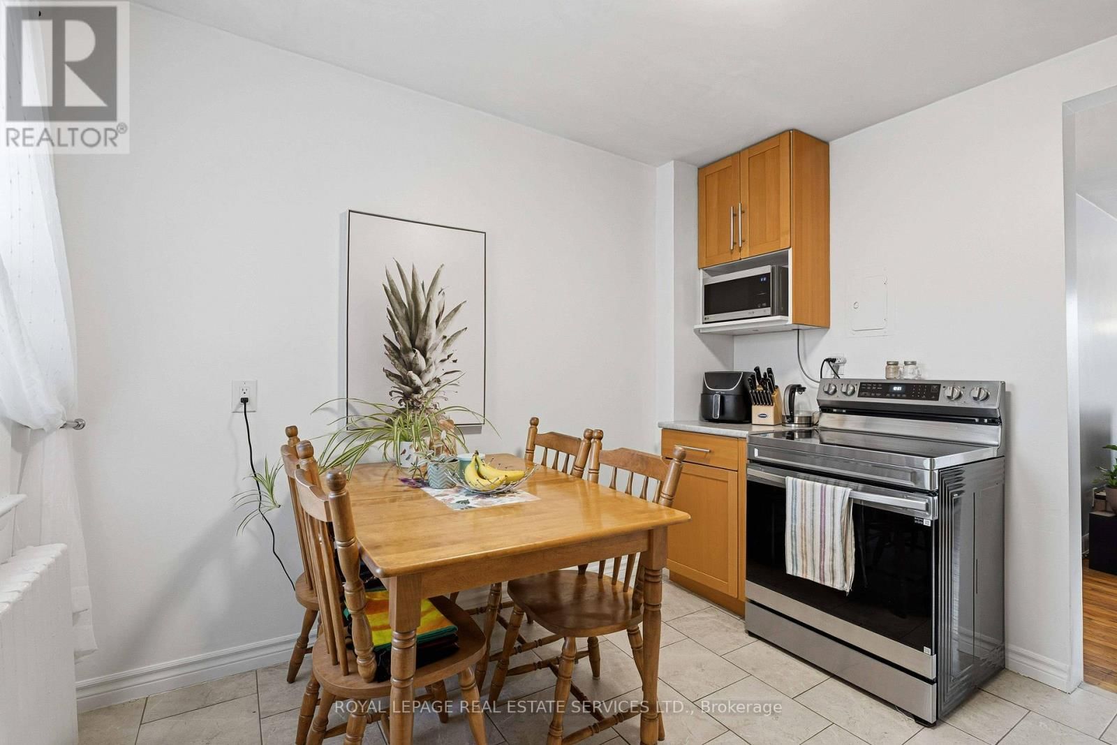 1028 JOHNSON STREET Image 10