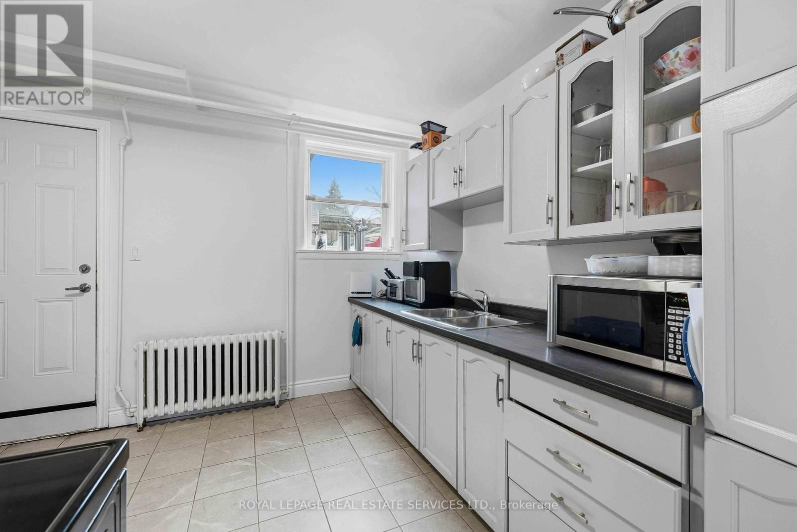 1028 JOHNSON STREET Image 24