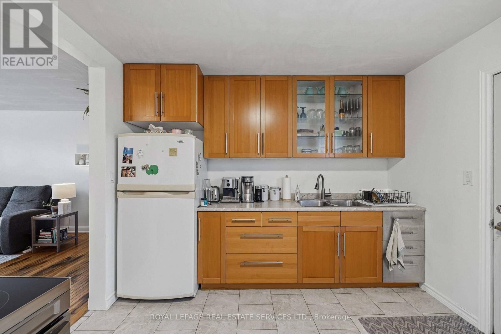 1028 JOHNSON STREET Image 9