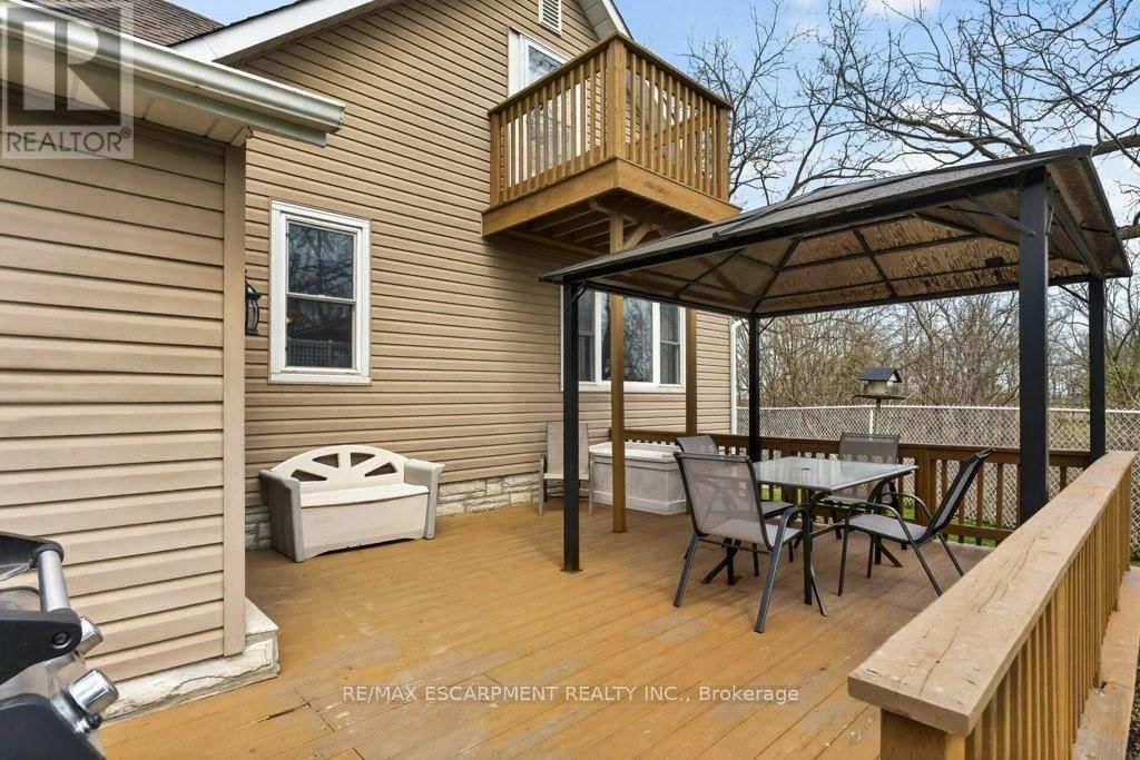 3378 JOHNSON STREET Image 40