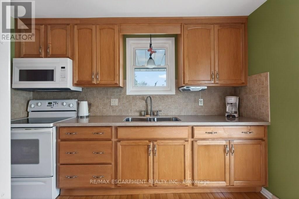 3378 JOHNSON STREET Image 8