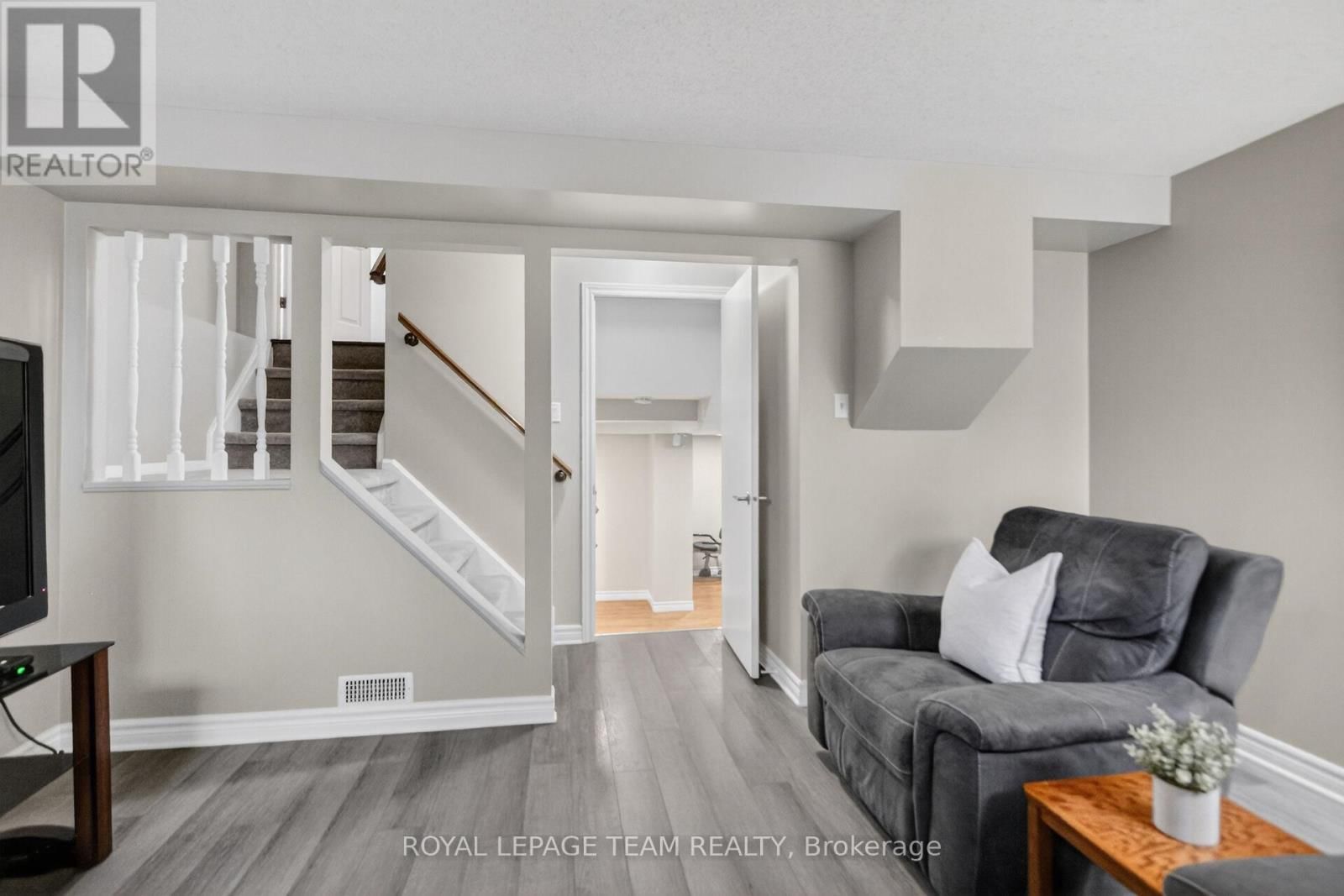 8 GOWRIE DRIVE Image 36