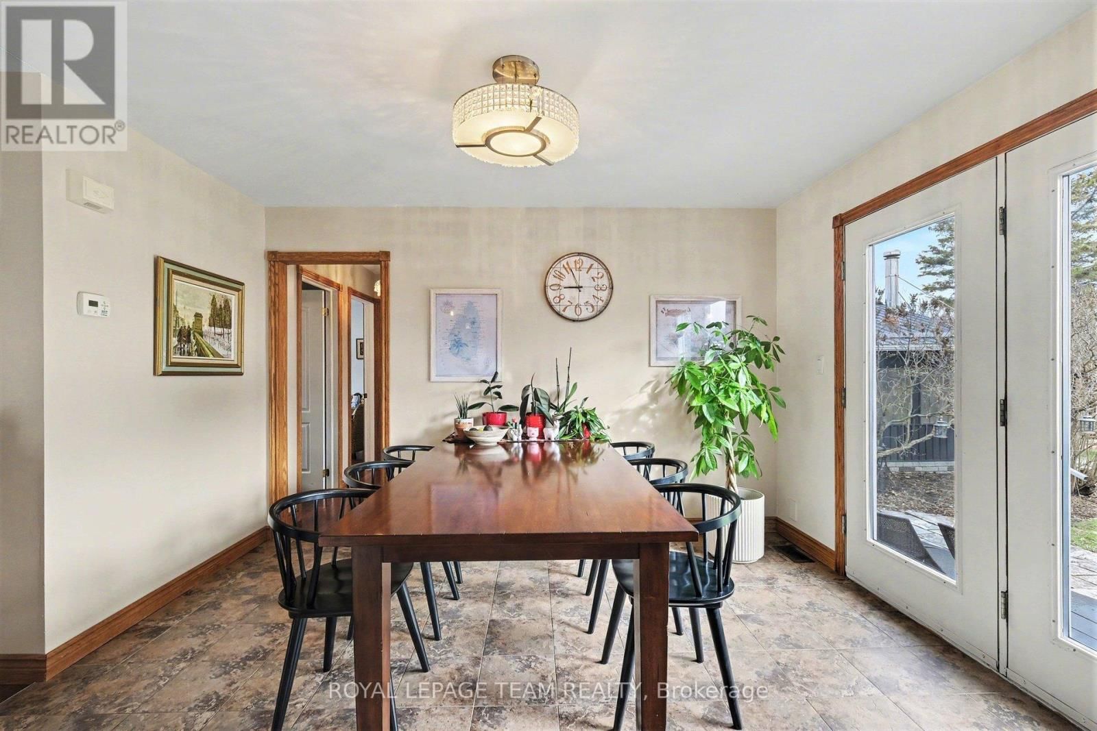 3041 BRIDGE STREET Image 10