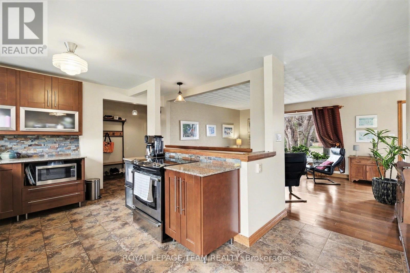 3041 BRIDGE STREET Image 12