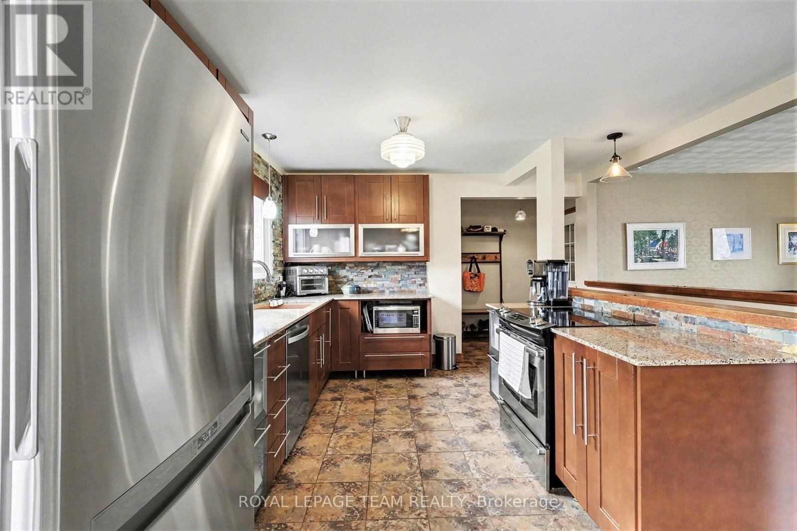 3041 BRIDGE STREET Image 13