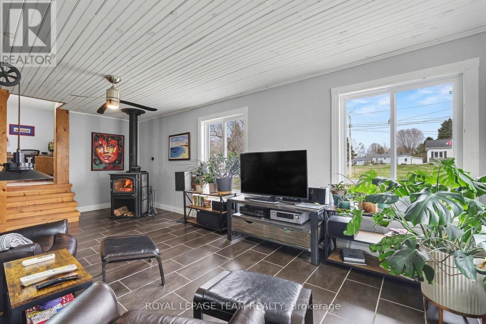 3041 BRIDGE STREET Image 16