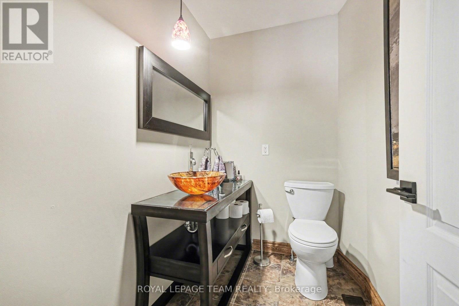 3041 BRIDGE STREET Image 20