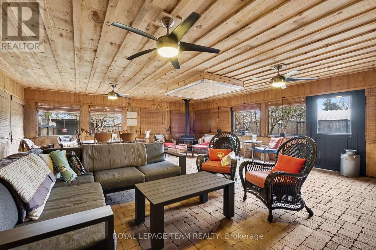 3041 BRIDGE STREET Image 25