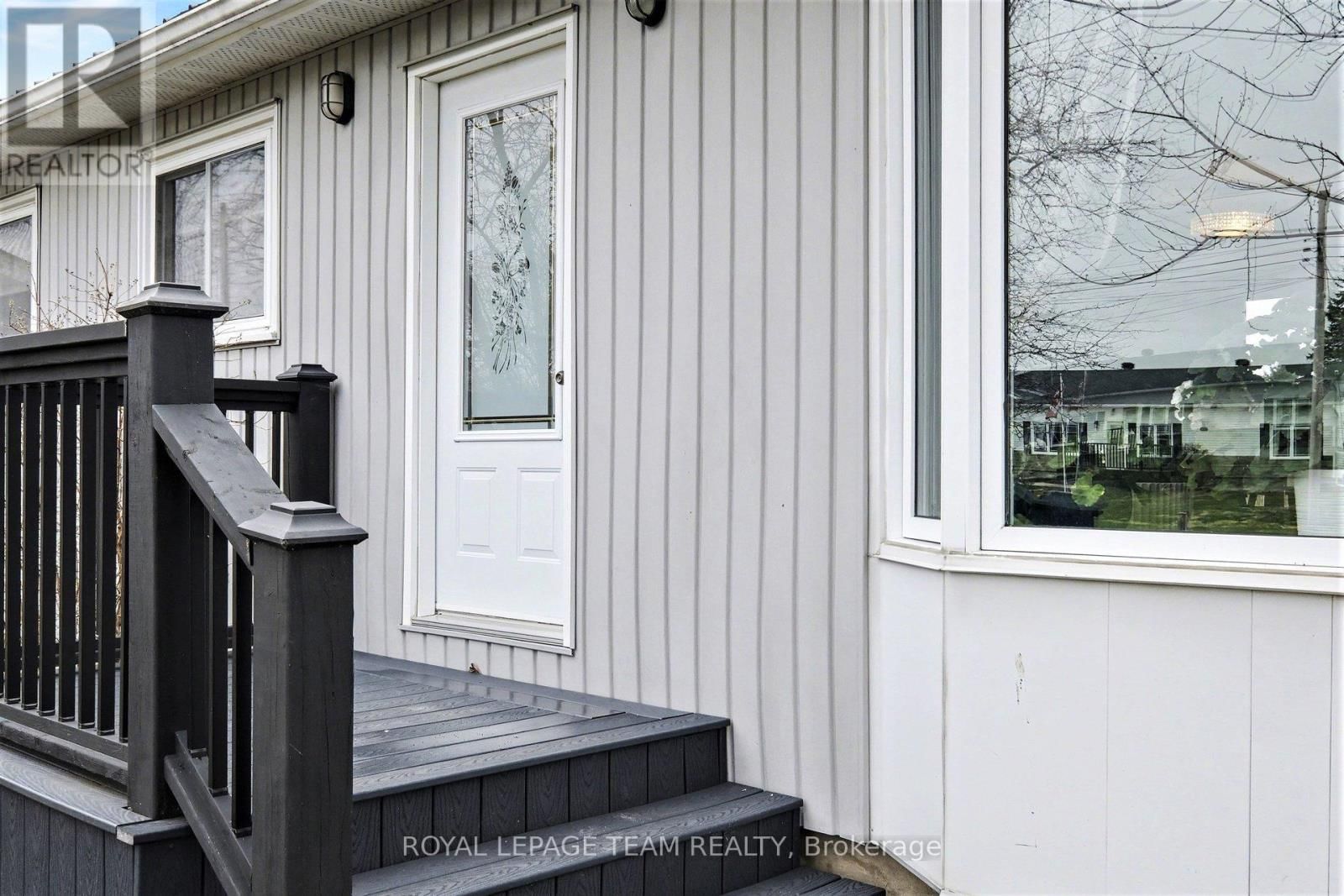 3041 BRIDGE STREET Image 4