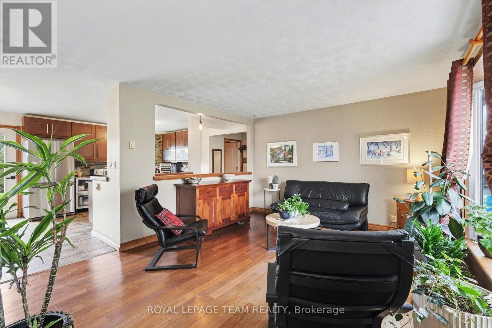 3041 BRIDGE STREET Image 6