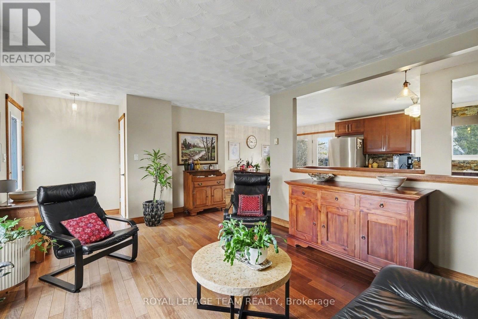 3041 BRIDGE STREET Image 7