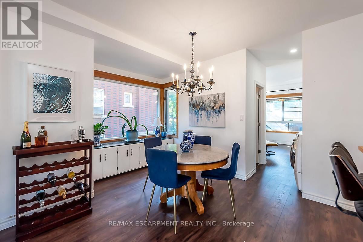 219 ST. CLAIR BOULEVARD Image 17