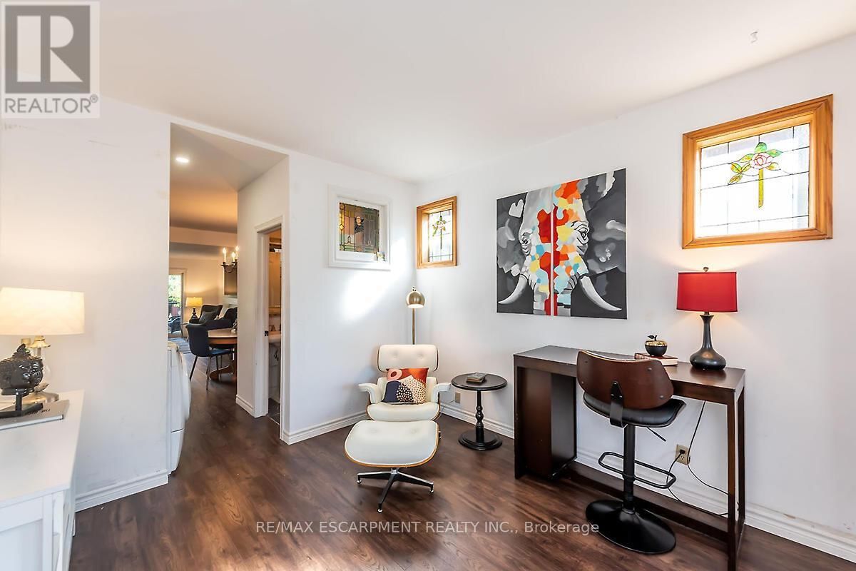 219 ST. CLAIR BOULEVARD Image 20