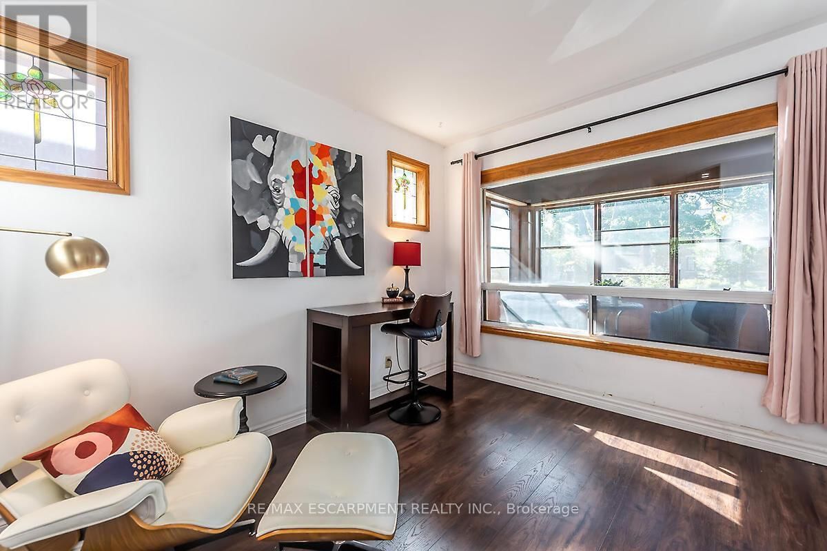 219 ST. CLAIR BOULEVARD Image 21