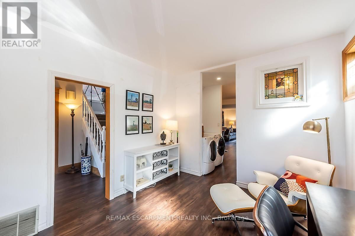 219 ST. CLAIR BOULEVARD Image 22