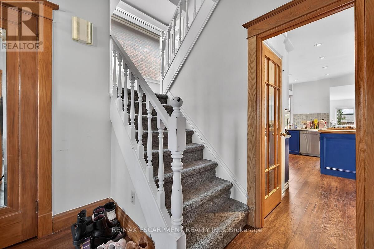 219 ST. CLAIR BOULEVARD Image 23