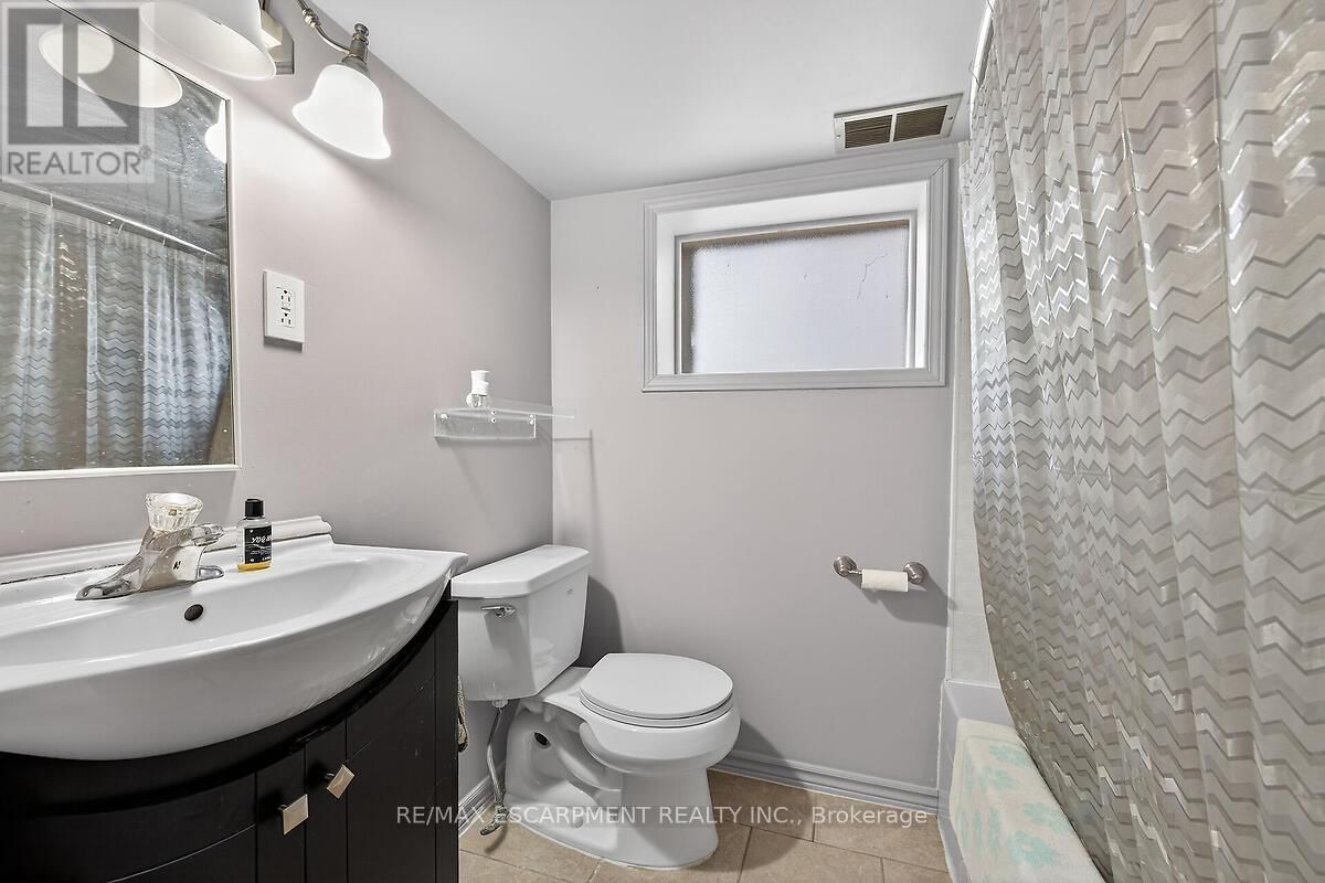 219 ST. CLAIR BOULEVARD Image 33