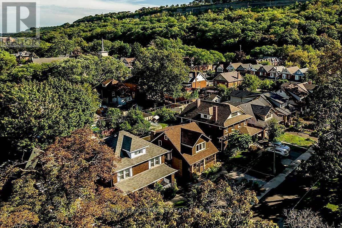 219 ST. CLAIR BOULEVARD Image 38