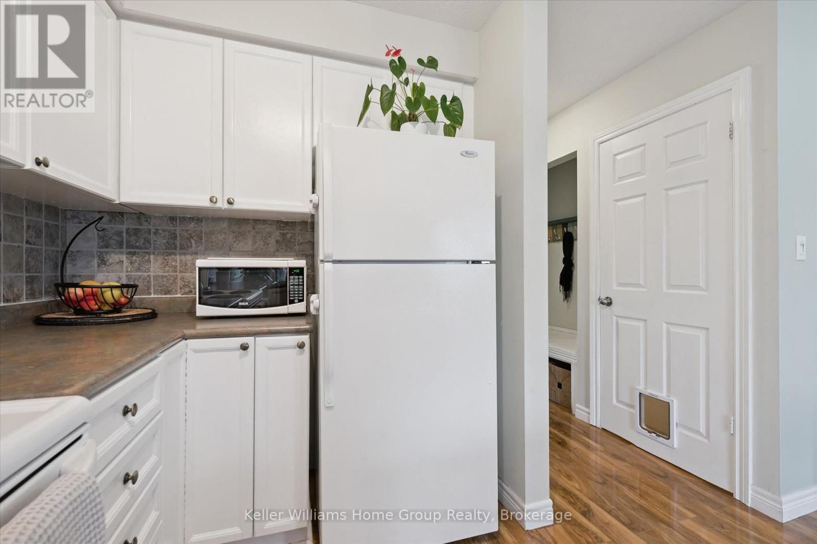 706 DENNY GATE Image 10